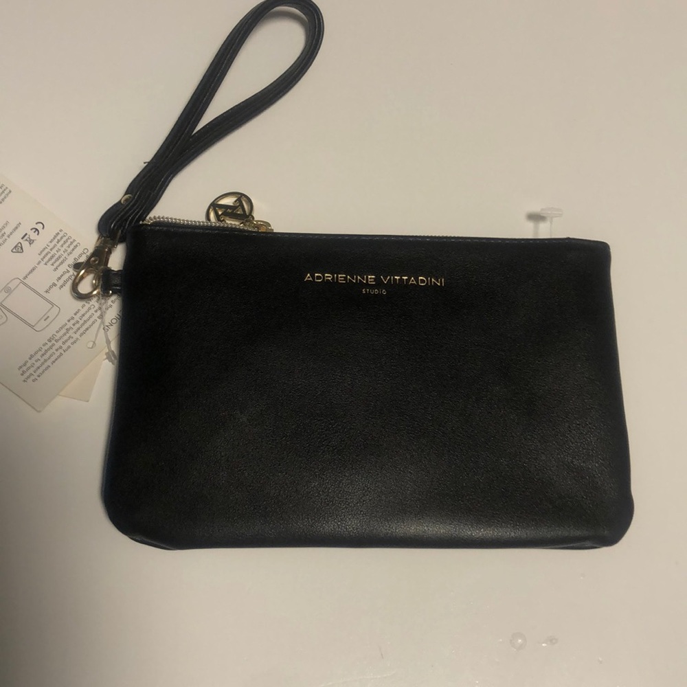Adrienne vittadini charging wristlet